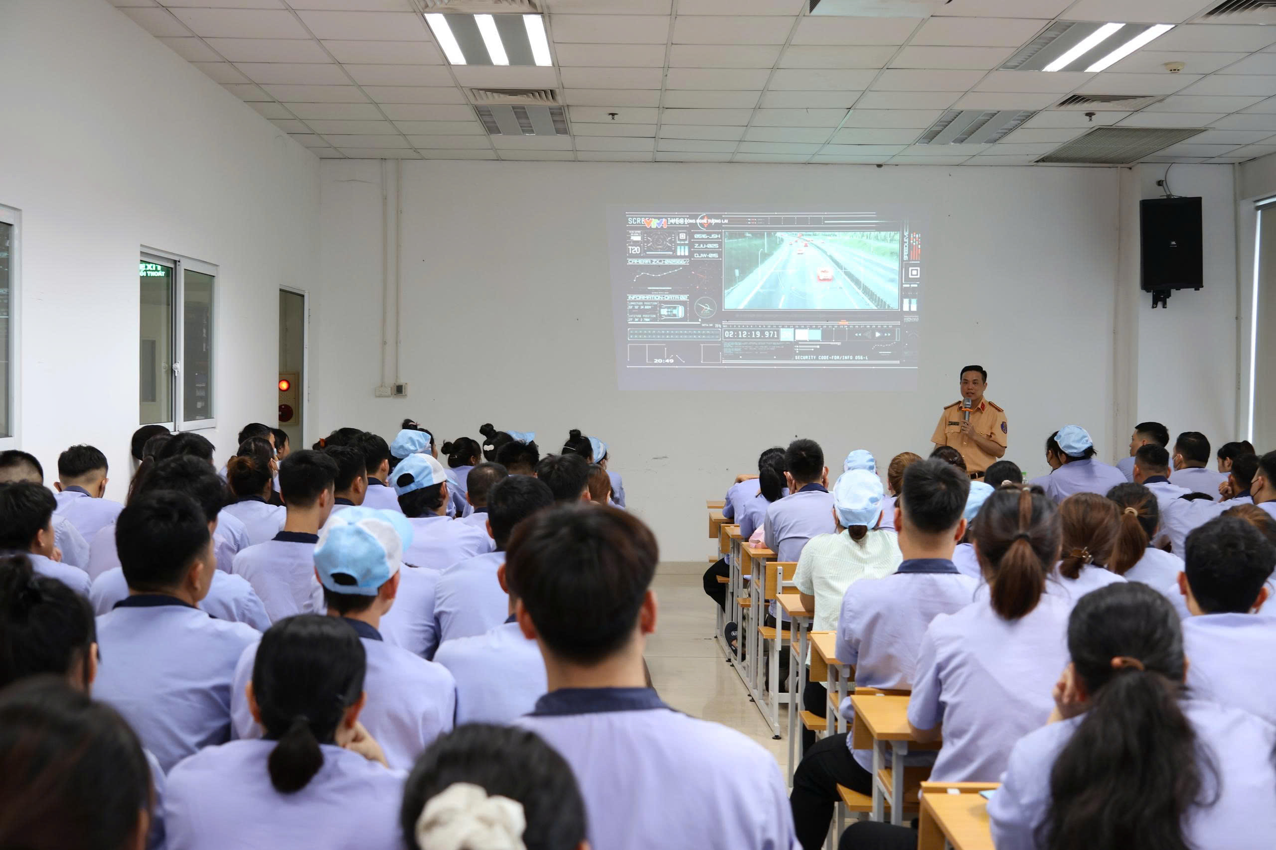 Phòng Cảnh sát giao thông: Tuyên truyền kiến thức an toàn giao thông cho hơn 1.400 công nhân